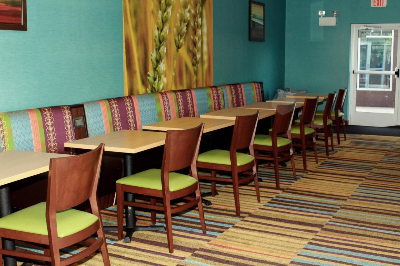 Fairfield Inn & Suites By Marriott Fairmont Εξωτερικό φωτογραφία