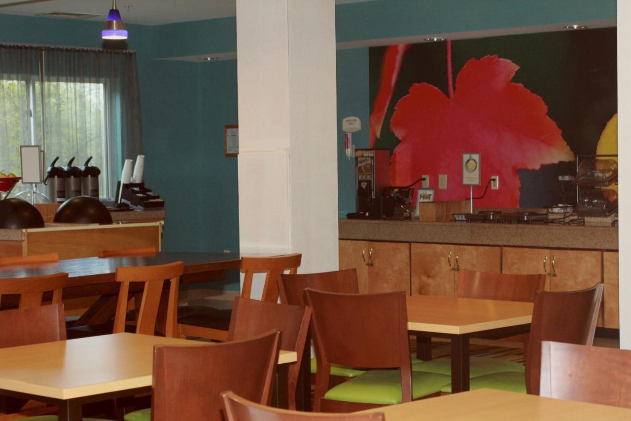 Fairfield Inn & Suites By Marriott Fairmont Εξωτερικό φωτογραφία