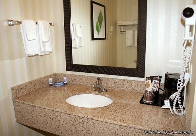 Fairfield Inn & Suites By Marriott Fairmont Δωμάτιο φωτογραφία