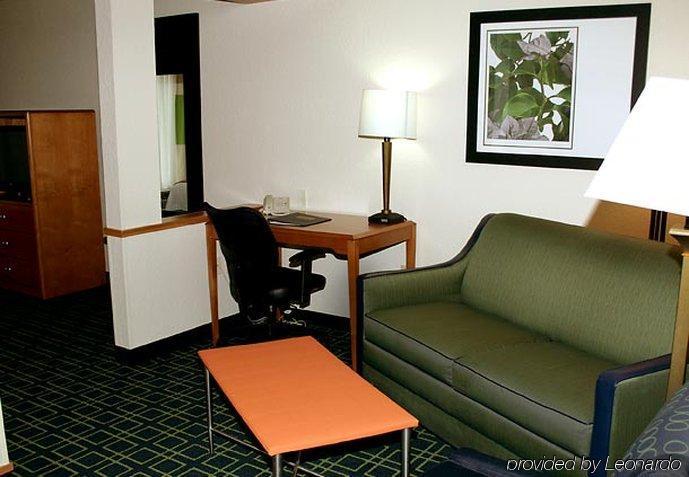 Fairfield Inn & Suites By Marriott Fairmont Δωμάτιο φωτογραφία