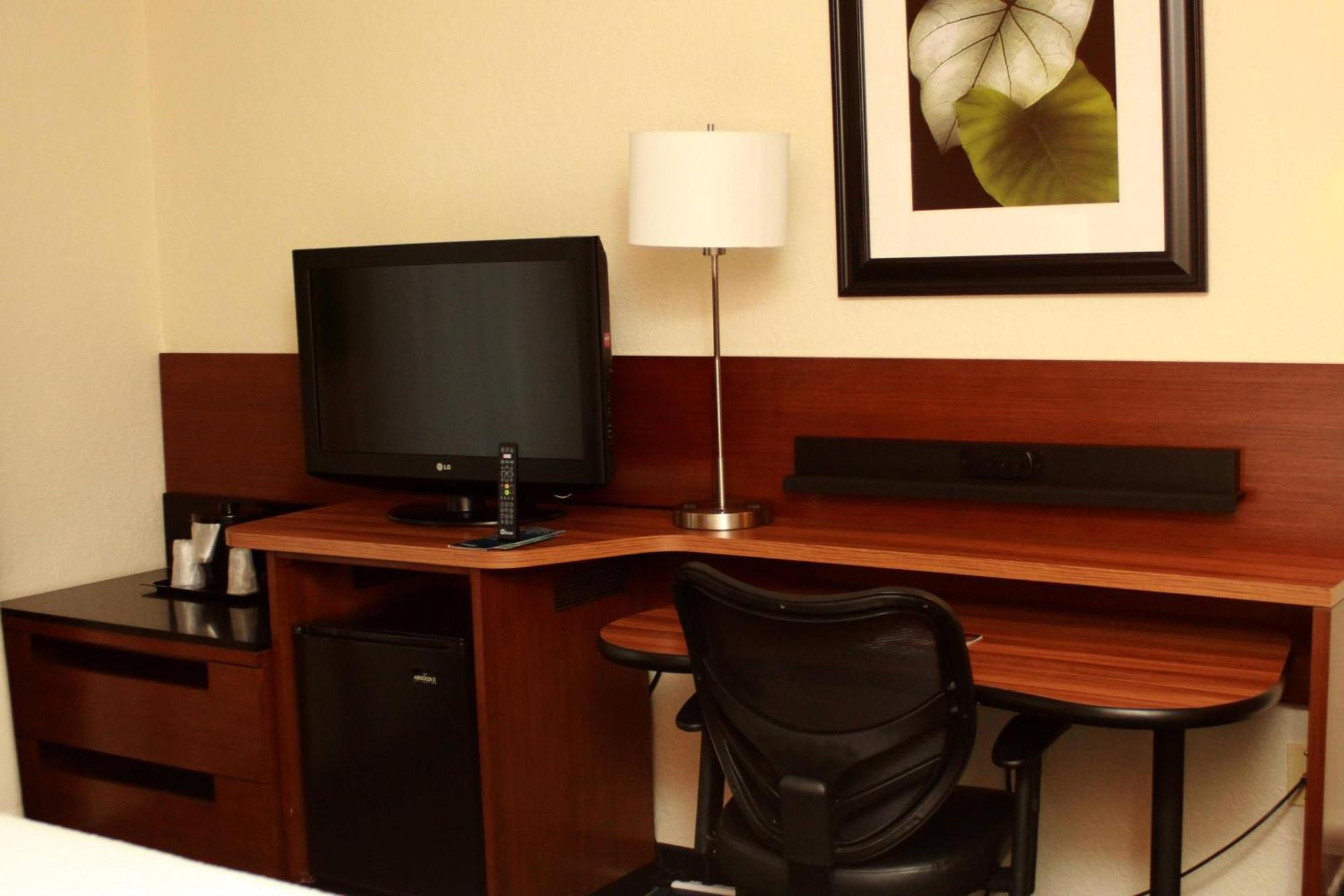 Fairfield Inn & Suites By Marriott Fairmont Εξωτερικό φωτογραφία