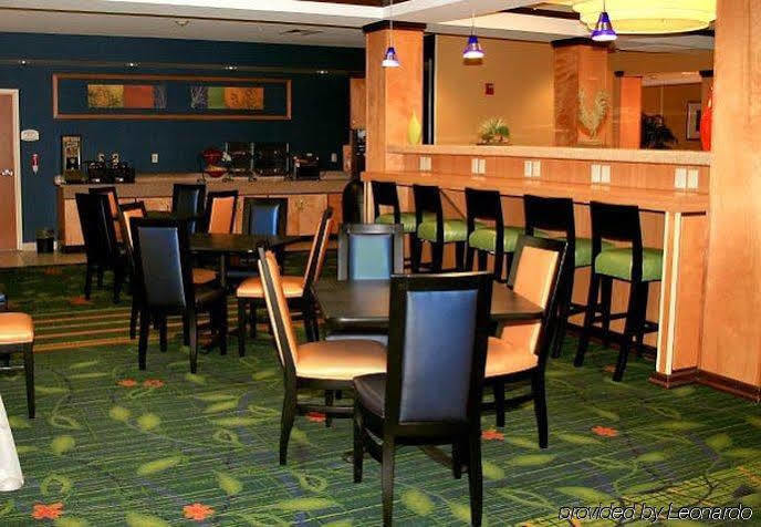 Fairfield Inn & Suites By Marriott Fairmont Εξωτερικό φωτογραφία